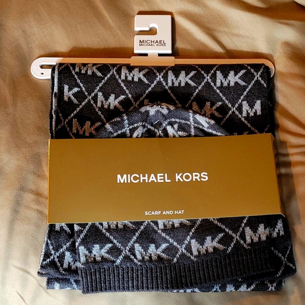 Michael Kors Scarf & Hat set